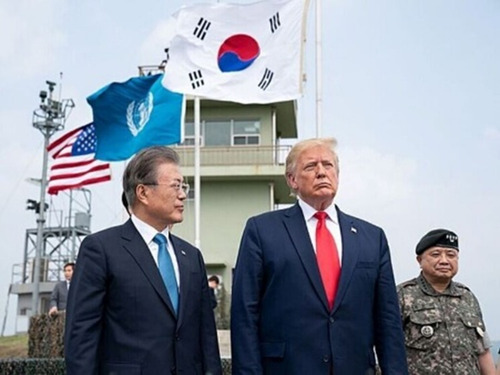 Өмнөд Солонгосын тагнуулынхан сандарч байна. Хойд Солонгос Сөүлийг ардаа орхиж, дипломат ахицад бэлтгэж байна